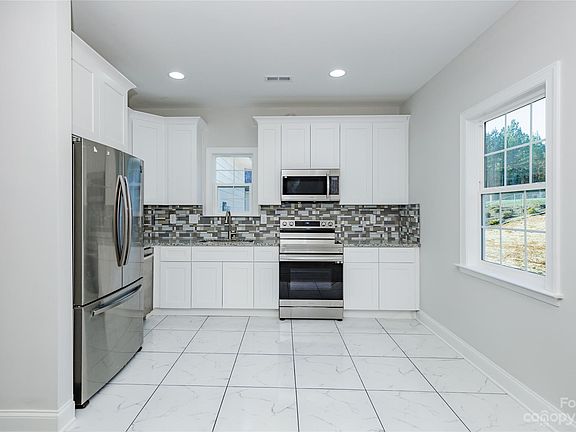 5th image of 305 Ray Ella Dr