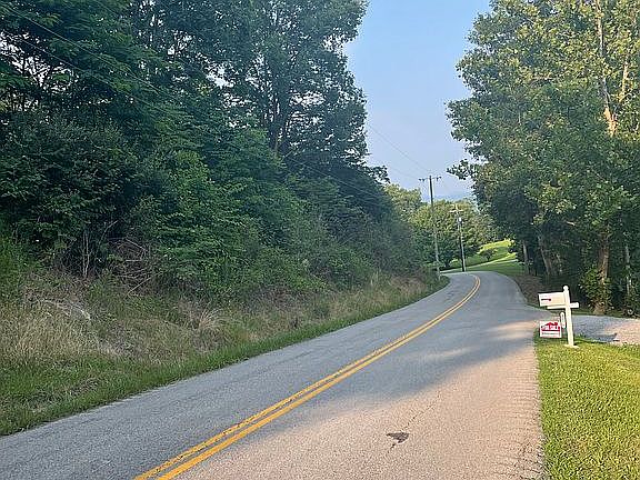 4th image of 4016 Highway 987 Laurel Hl