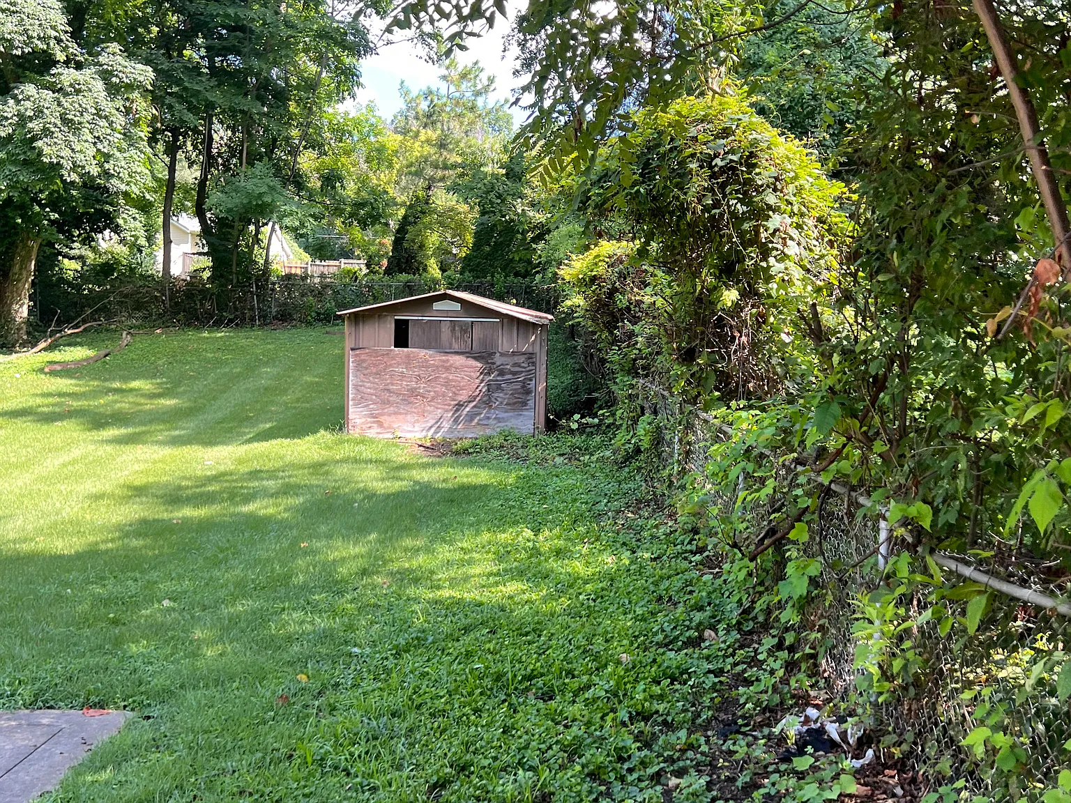 3 bed, 896 sqft, $1,200 — Photo 2