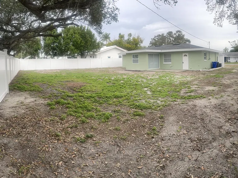 1496 Lakeside Dr — Photo 24