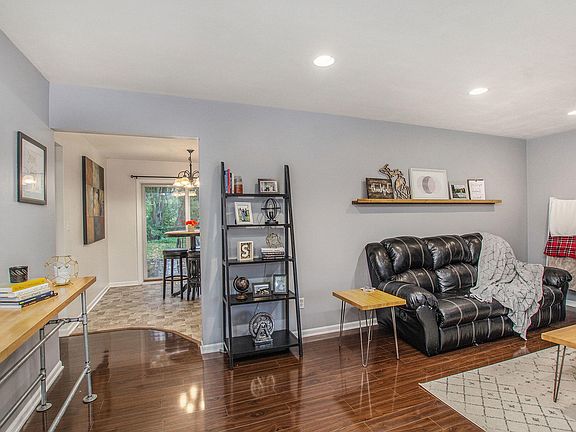 3rd image of 1635 Hanchett Ave NW
