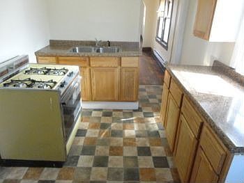 3rd image of 807 Logan Ave N