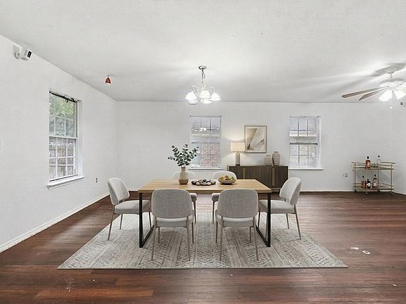 5th image of 15639 Danson Dr