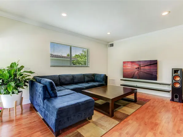 21 Edgewater Dr APT 201, Coral Gables, FL 33133