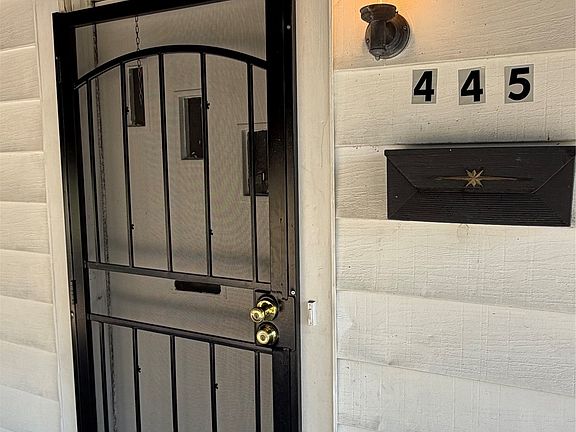 5th image of 445 Dericote St