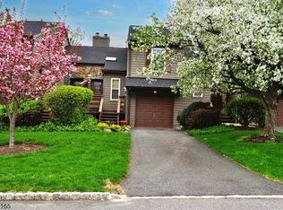 8E Brookline Ct, Princeton, NJ 08540