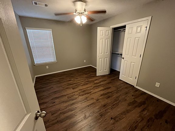 3rd image of 2902 Deerfield Blvd #1
