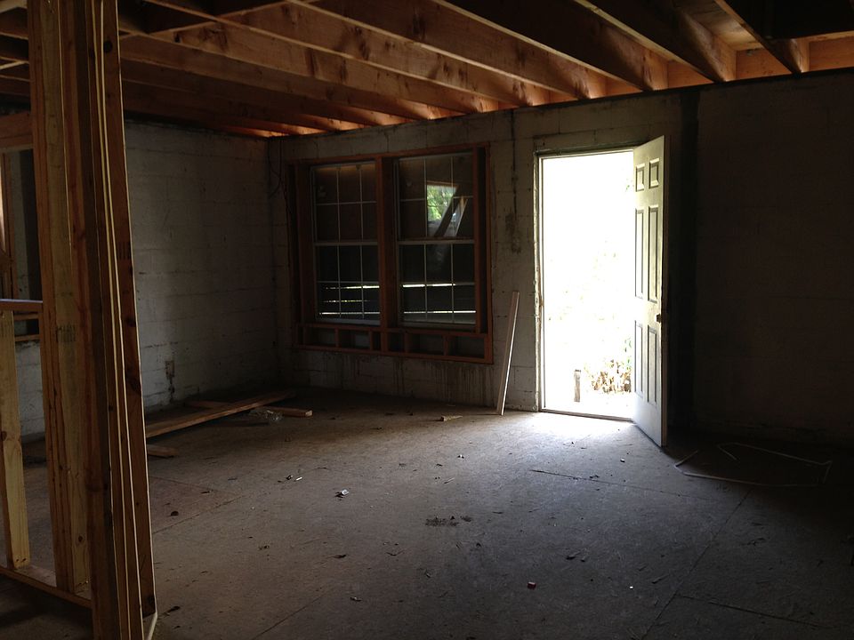 1st image of 502 Larry St
