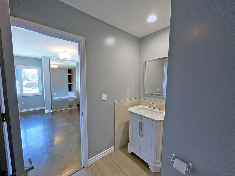 402 S Robertson Blvd — Photo 17