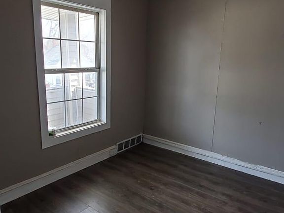 3rd image of 3560 W 49th St APT 3