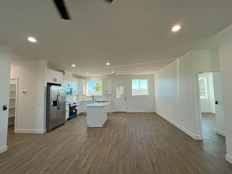 8109 Underwood Ave — Photo 4
