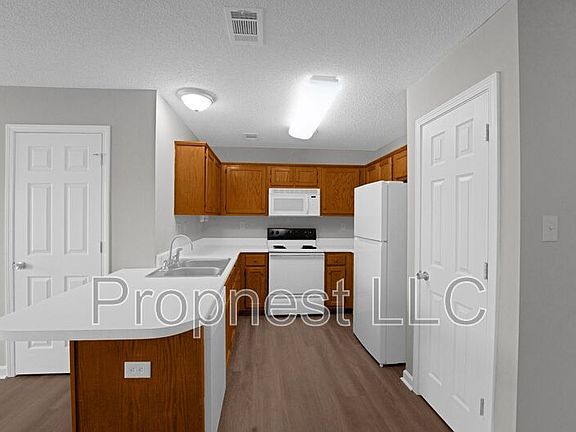 4th image of 802 Barrington Woods Cv #A