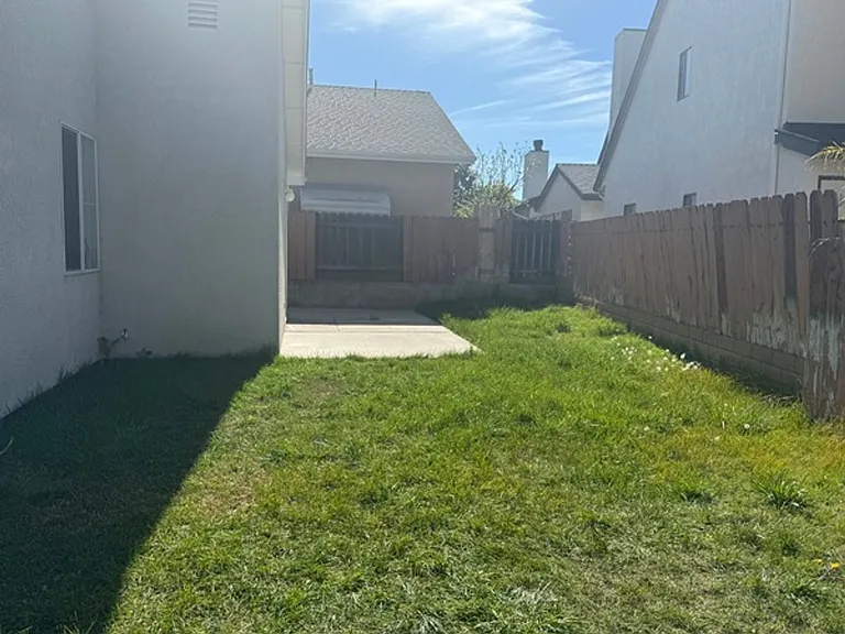 932 Calle Cynthia — Photo 13