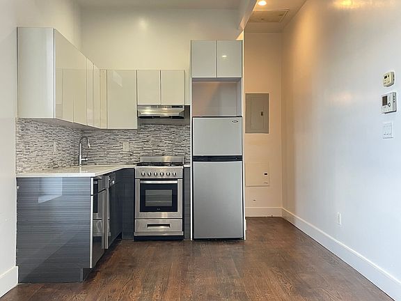 2nd image of 144 Woodruff Ave #2F