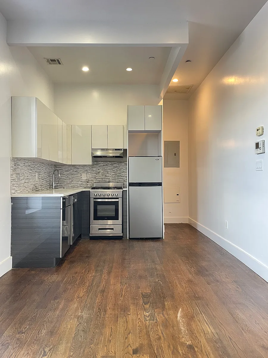 Building Photo - 144 Woodruff Ave #2F