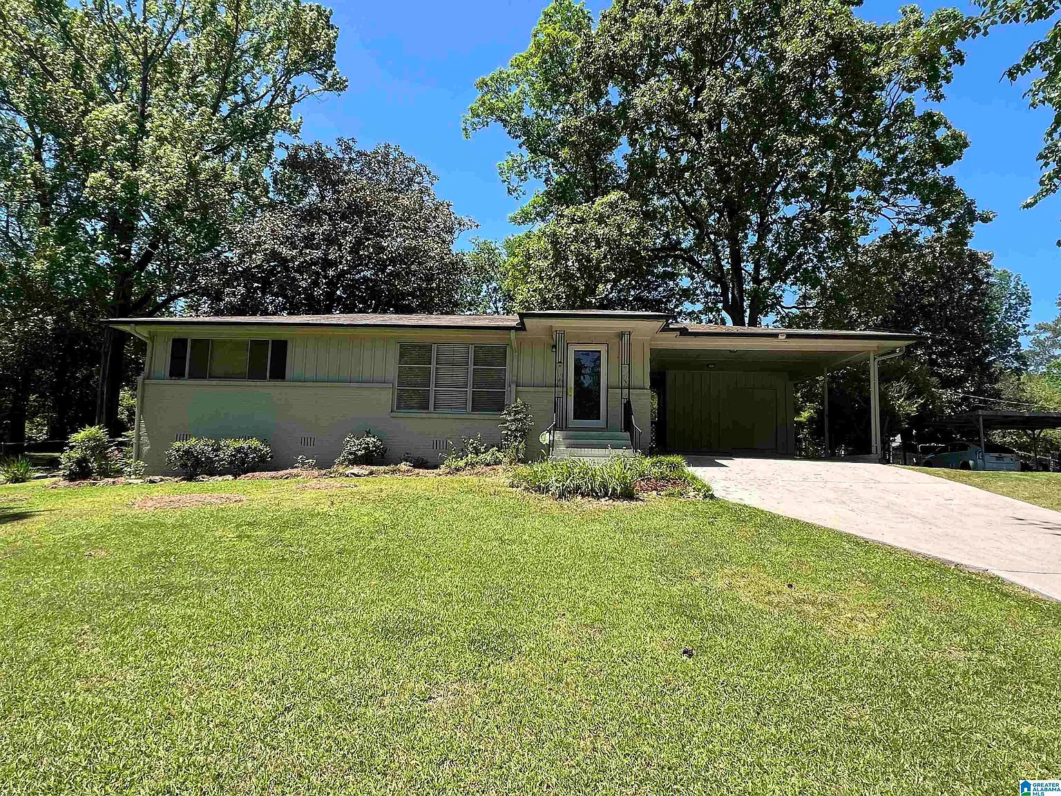 3 bed, 1.5 bath, $1,900 — Photo 1