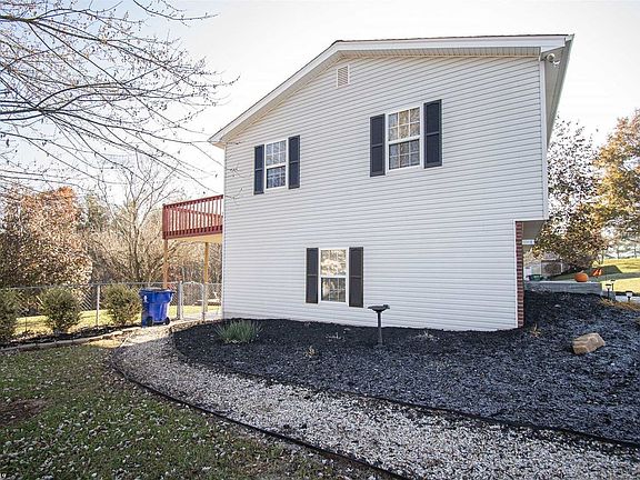 4th image of 1065 Stafford Dr