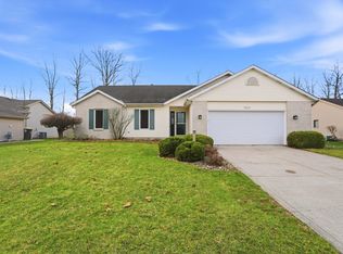 9223 Whispering Woods Dr, Fort Wayne, IN 46804