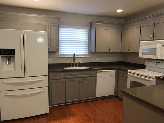 3rd image of 4692 Meadow Lake Dr