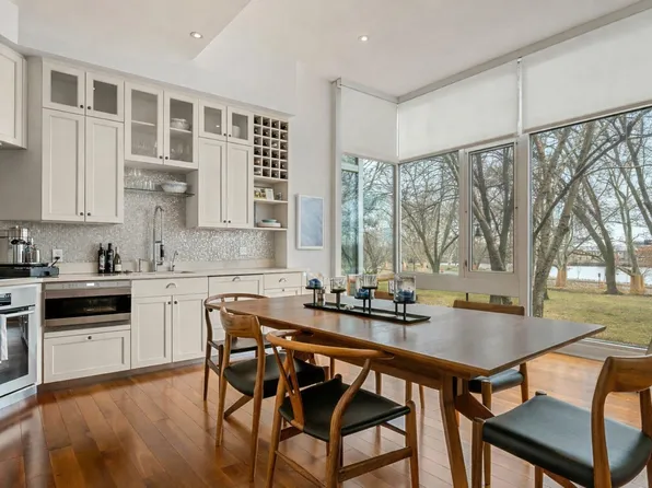 975 Memorial Dr APT 210, Cambridge, MA 02138