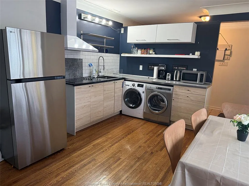 3 bed, $2,000 — Photo 2
