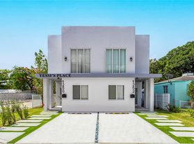 1252 NW 39th St, Miami, FL