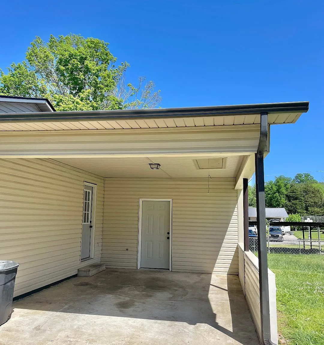 3 bed, 1.5 bath, 1176 sqft, $1,850 — Photo 3