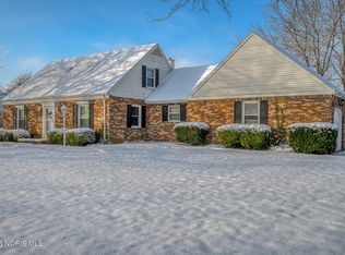 1524 Red Bud Dr, Northwood, OH 43619