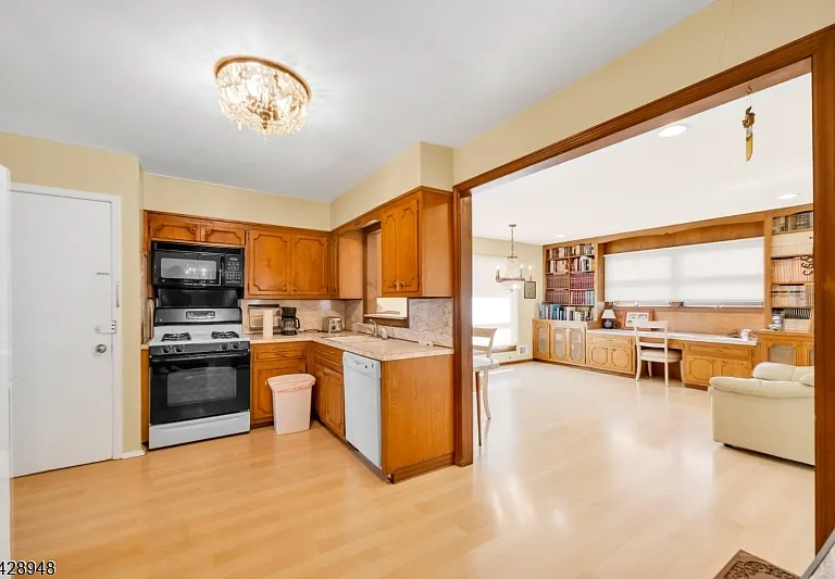 204 Tryon Pl — Photo 10