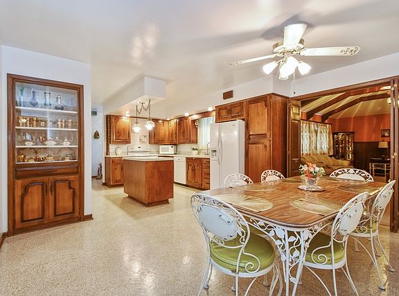 4th image of 261 W Highland Dr