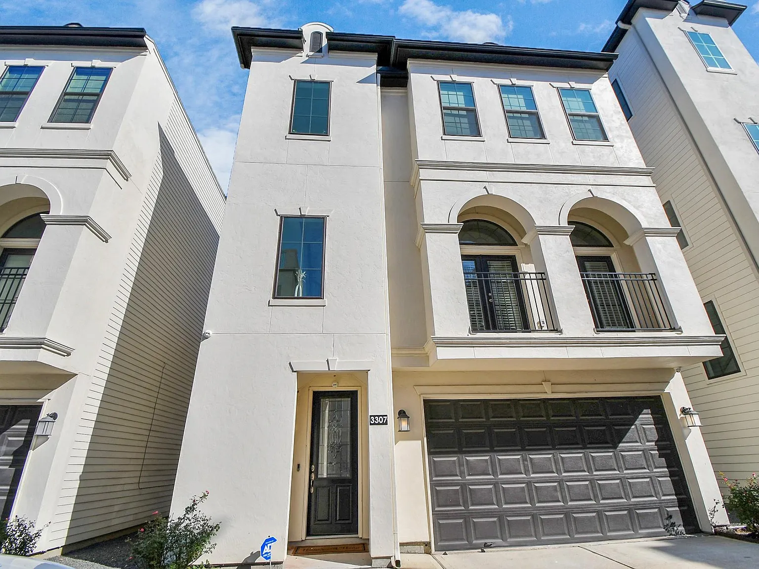 3 bed, 3.5 bath, 2058 sqft, $3,600 — Photo 3