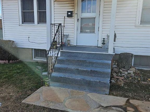 2nd image of 2128-22045 9th St #2204-1/2