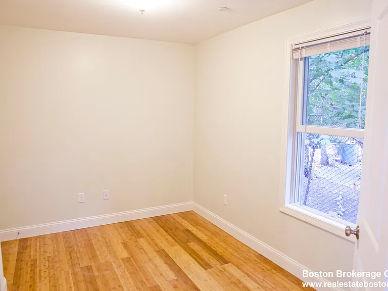35 Forbes St #2 — Photo 6