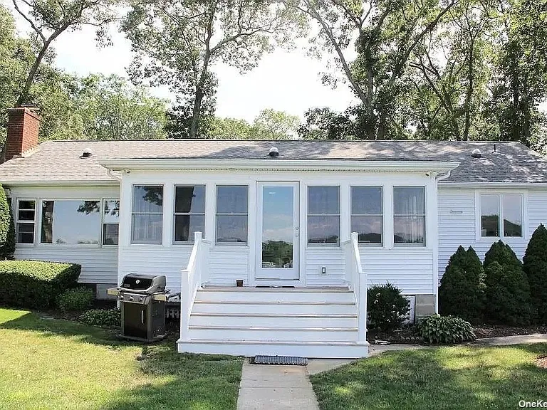 1100 Pine Ave — Photo 1
