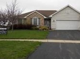 1739 Pebblewood Ct, Sycamore, IL 60178