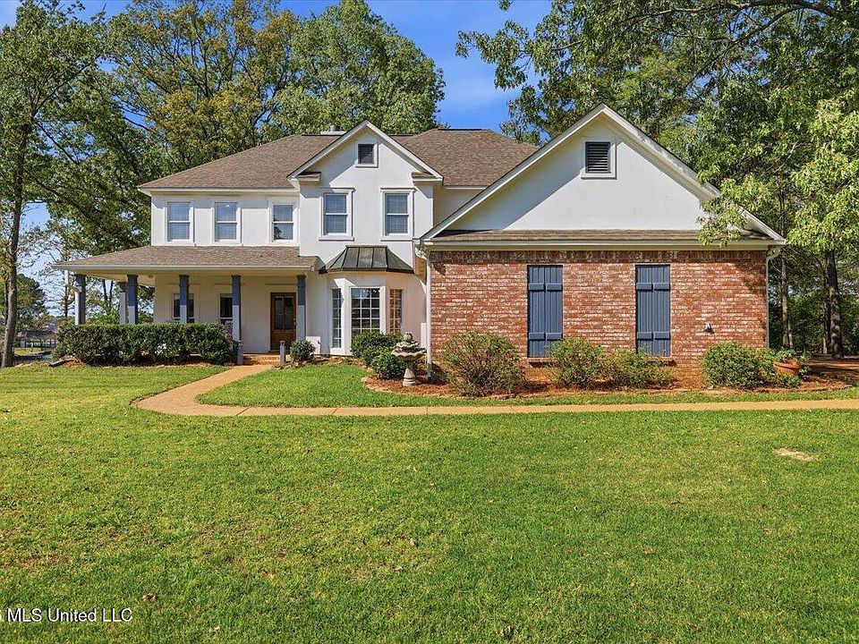 1st image of 150 Lake Ridge Dr