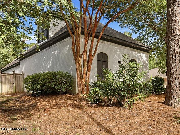 4th image of 520 Heatherstone Ct