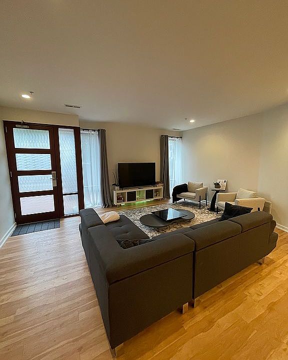 1st image of 364 Neruda Ave