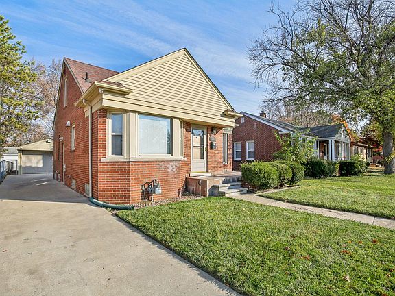 2nd image of 26922 W Chicago St