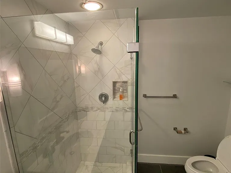 711 W 26th St #400 — Photo 10