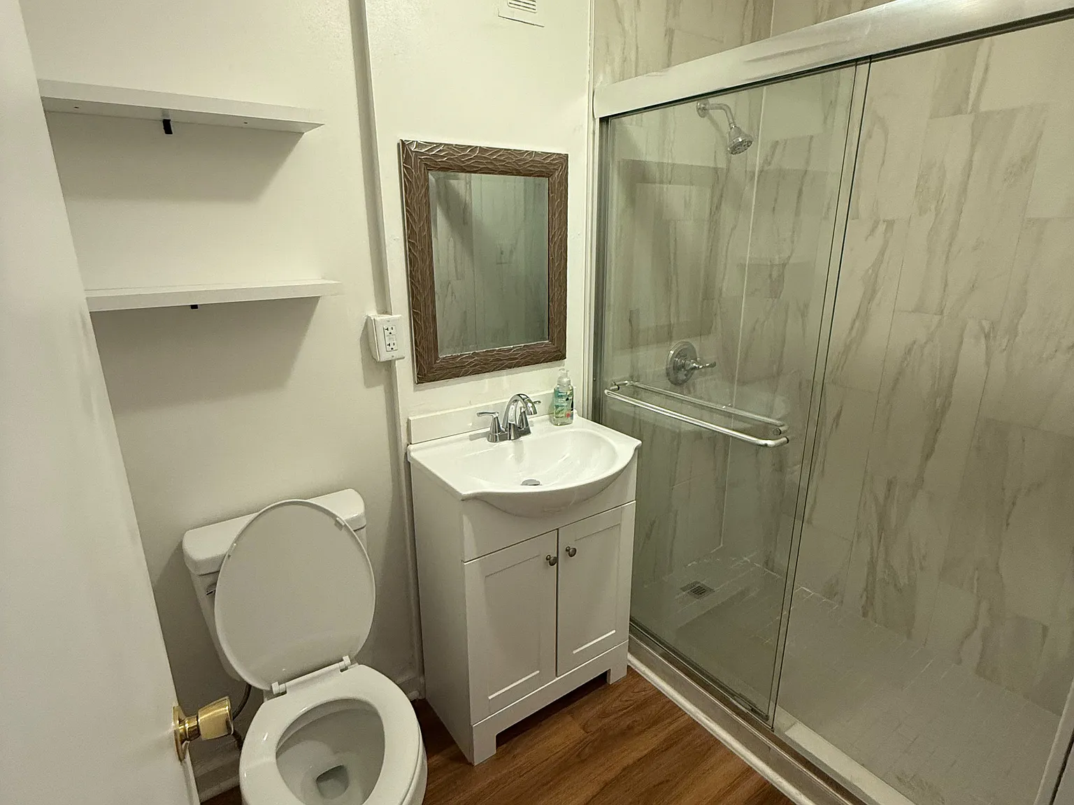 1 bed, 800 sqft, $1,300 — Photo 2