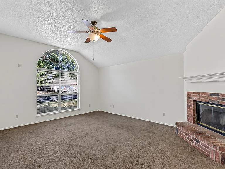 2804 Monthaven Dr — Photo 3