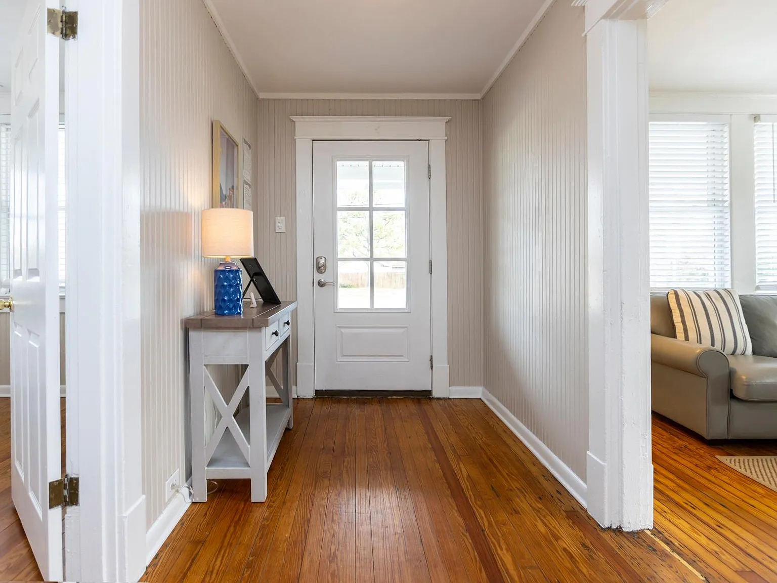 2 bed, 1150 sqft, $2,200 — Photo 2