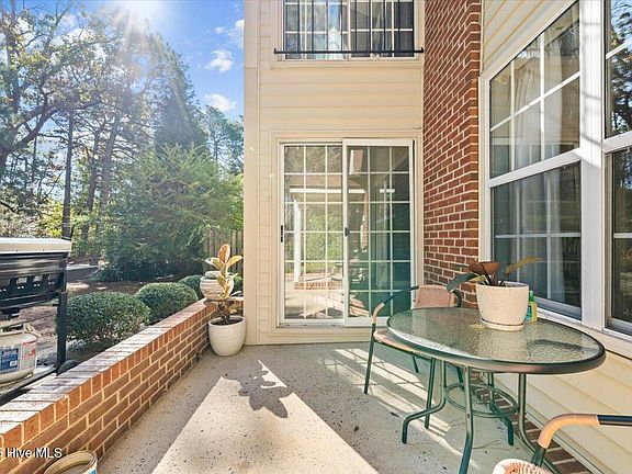 5th image of 13 Pinehurst Manor #E