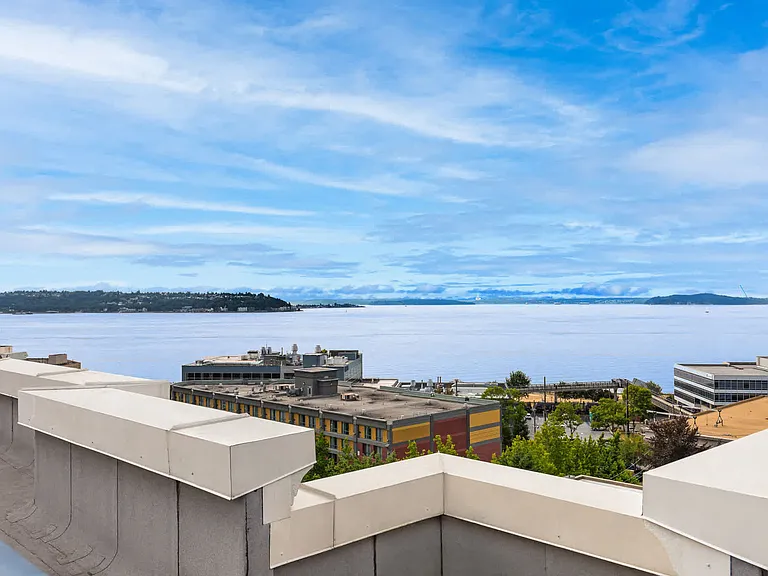Counterbalance Apartments — Photo 2
