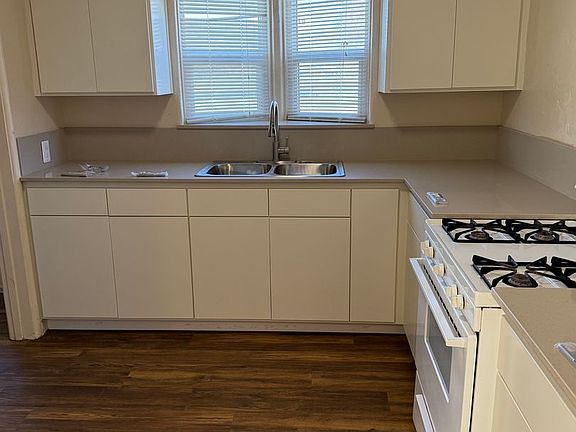 4th image of 628 N Park Ave