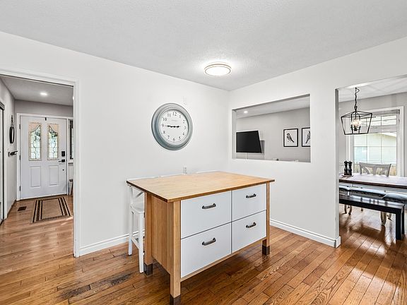 4th image of 18 Burnham Ave