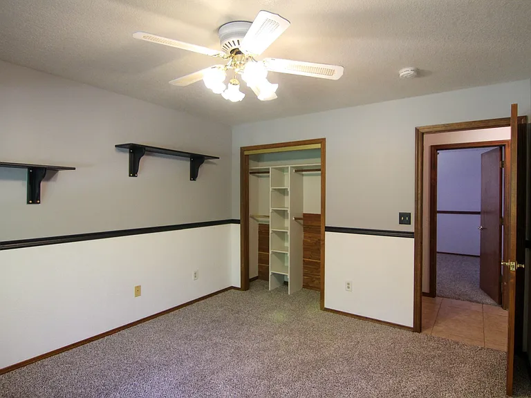 6827 Creekside St — Photo 11