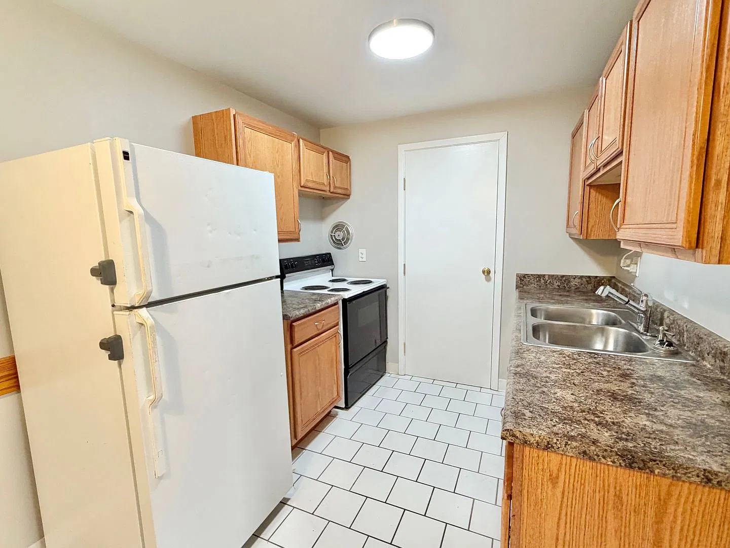 7231 Boleyn — Photo 4