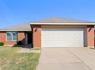 2821 Maegen Cir, Fort Worth, TX 76112
